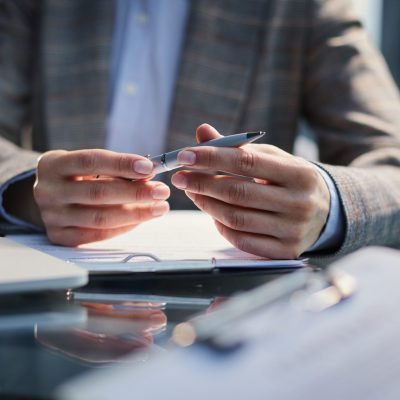 Close,Up,Business,Man,Signing,Contract,Making,Deal,,Classic,Business.